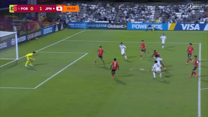 欧州最強GKも唖然…U-17日本代表MF、“神業キックフェイント”からスーパーゴール「16歳に脱帽」「すげー落ち着き」ポルトガルを完全翻弄 4枚目