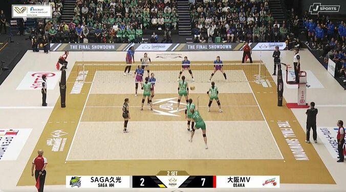 どんだけ曲がるんだ！ 魔球サーブに「入ってるぅ！！」実況興奮 驚きの変化でラインぎりぎりに“ズドン” 2枚目