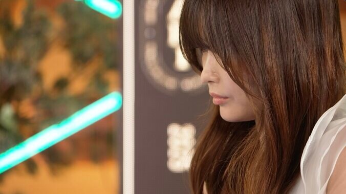 【映像】美女の“大胆ブラフ”にイケメンが悶絶陥落の瞬間