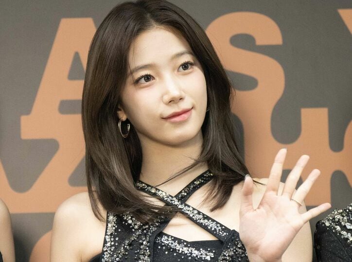 LE SSERAFIM/(C)SOURCE MUSIC / HYBE JAPAN. All Rights Reserved.