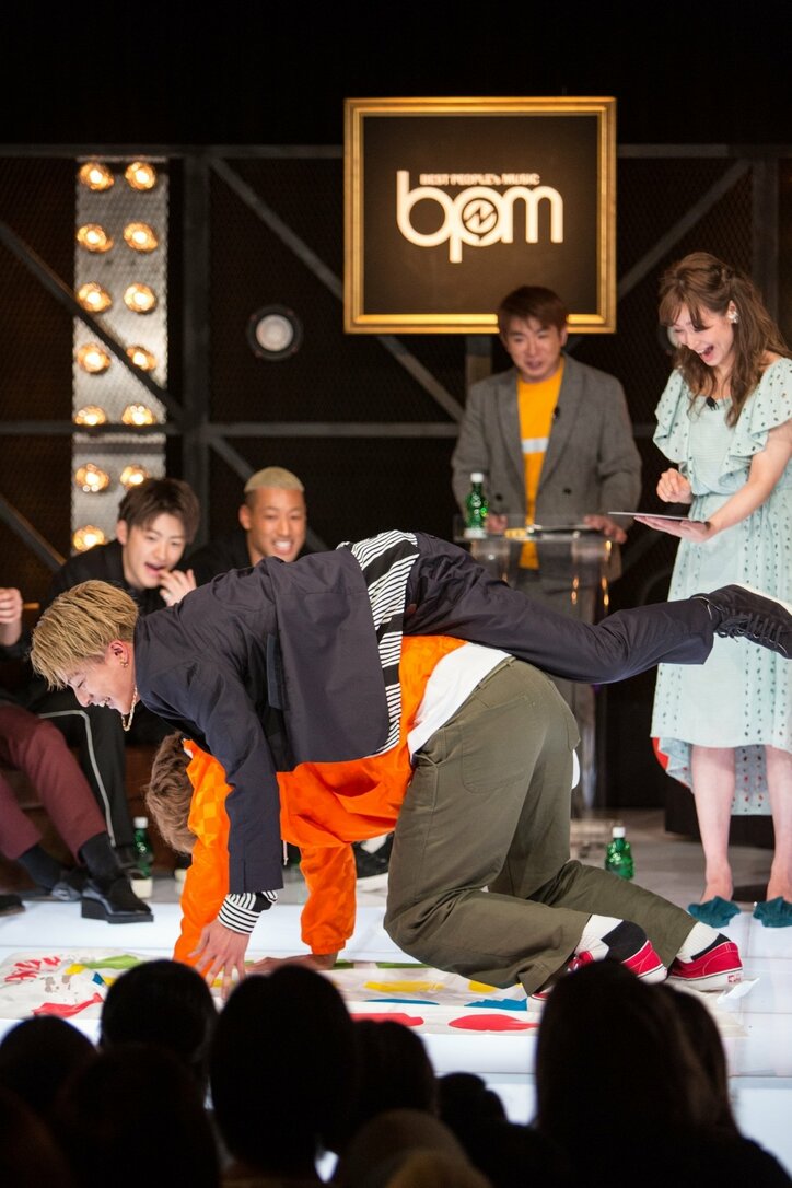 白濱亜嵐がEXILE黒木に馬乗りに！？ AbemaTVでガチ対決