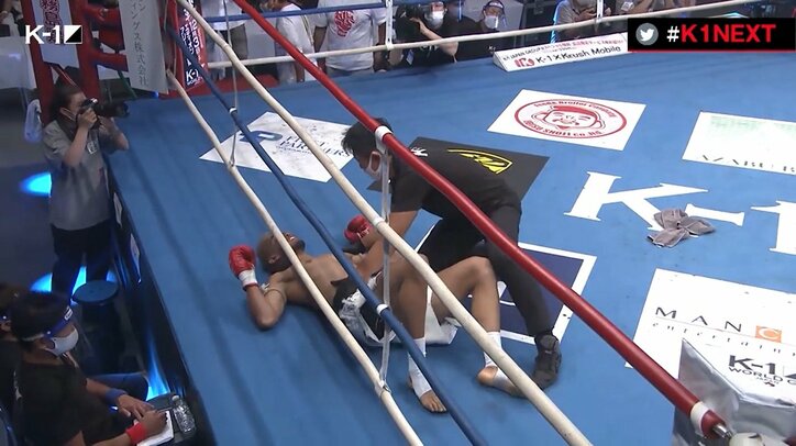 「どよめき→静寂」の衝撃KO ゴングと同時にタオル投入で「呼んじゃいけないレベル」あまりの強さに視聴者もドン引き