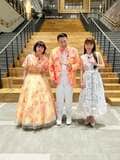 水森かおり、May J.＆大江裕と路上ライブで3ショットを披露「衣装が偶然お揃いに」