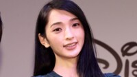 ハンコックのコスプレ姿が話題・佐藤かよ(35) 大胆露出のセクシードレスショット「フィギュアみたい」