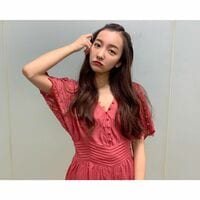 板野友美「背中がとってもセクシーです」キュートなワンピース姿公開もファンからツッコミ続々到着