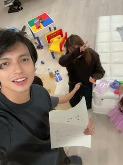  アレク、かなり難しい試験を受けた妻・川崎希「合格率10％ちょっと」 