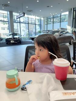  川崎希、愛車の買い替えを検討しベンツへ「新しく7人乗りが欲しい」 