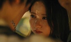 「独りぼっちにはせんで？」18歳美女モデルがうるんだ目でキス寸前…イケメン俳優と熱烈ハグ『オオカミくん』8話