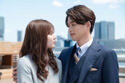 鈴木愛理とイケメン年上社長・白洲迅が急接近!? すっぴん＆ボサボサ髪の姿にかけた一言に「こんなの惚れるに決まってる」と反響