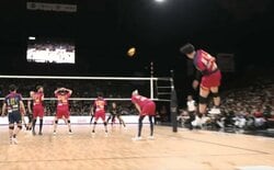 ズドンと落ちた“進化系”サーブに衝撃 「本来とは逆の回転」ノータッチエースに元日本代表も絶賛