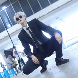 中国人コスプレイヤー・唯安、「呪術廻戦」五条悟そっくりのスーツ姿に「Very cool」と海外ファン沸騰