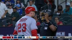 大谷翔平の勝利への執念が同僚に乗り移った“激おこ”退場劇 ドルーリー、延長勝ち越しの場面で球審に猛抗議