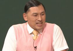 オードリー春日「妹は体育座りで泣いてた」小学生時代に全校生徒500人の前でやってしまった悲劇明かす