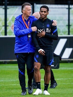 マンU行き噂のティンバーはアヤックス残留に気持ちが傾く　W杯イヤーであることが最大のネックに