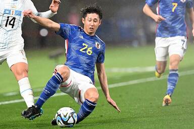 伊藤洋輝は「SBとして守備専門に近い」　日本代表OBが三笘との連係不足を指摘、理想の起用法は？