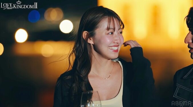 【写真・画像】「初めてキスしたね」童顔”むちふわボディ”美女、男性とこっそり抜け出し「誰も見てないでしょ？」　2枚目