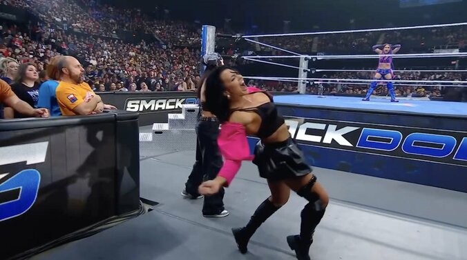 “ケンドー・スティック”によるフルスイングで悶絶・絶叫してしまうキアナ