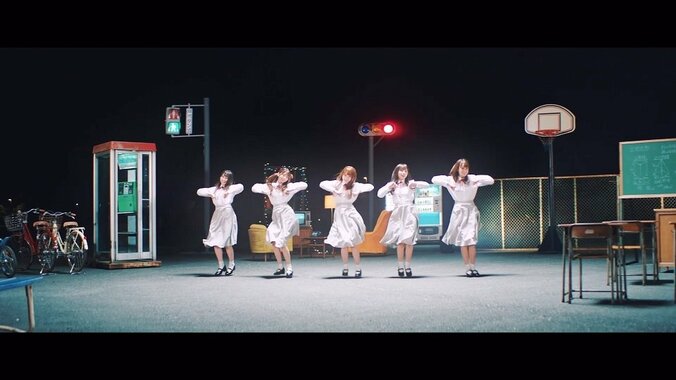 日向坂46ニューシングル収録のユニット曲「ママのドレス」MVが解禁 1枚目