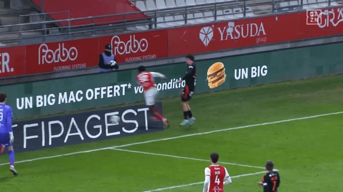 吹っ飛んだ瞬間