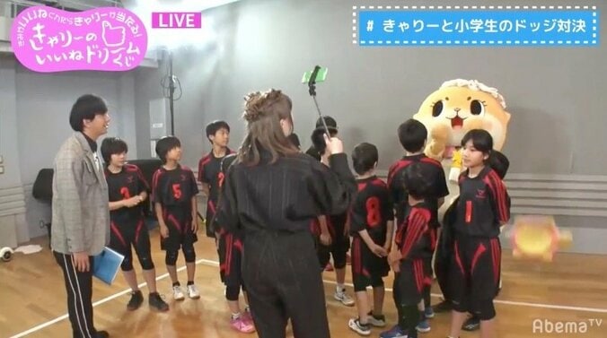 ちぃたん☆頭の”カメちゃん”ズリ落ちまくり、10回の落下にきゃりーが助言「縫ったほうがいいよ」 10枚目