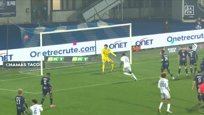 GK棒立ちの衝撃弾！中村敬斗が貴重な95分同点ゴール「呪縛を解いた」左足トラップからのターン→密集を切り裂く右足低空ショットで今季9得点目 4枚目