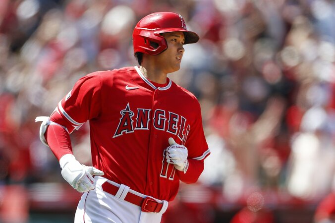 大谷翔平、けいれん交代翌日も先発で3戦連続安打のツーベース！ 直後から2打席連続申告敬遠で勝負避けられるシーンも 1枚目