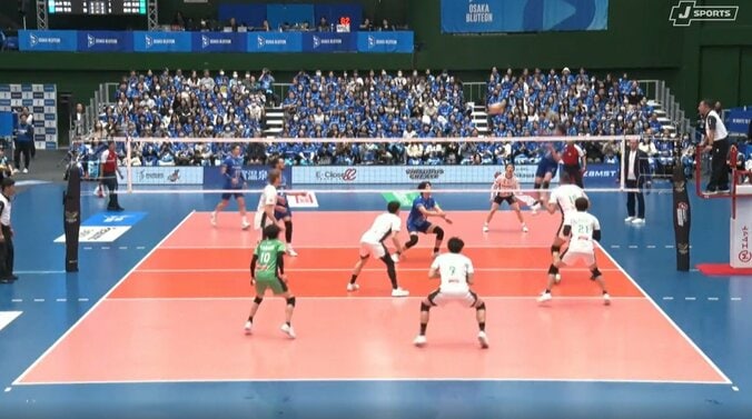 見事な連係プレー