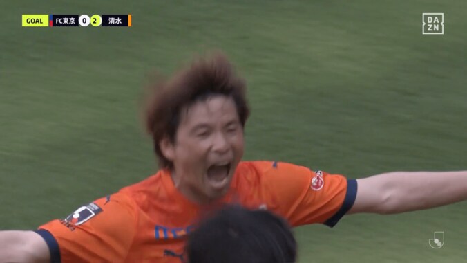 天才爆発！ 元日本代表ファンタジスタの“急反転の股抜き突破”にファン衝撃「今節No.1ゴール」「乾貴士が変態の域」「代表復帰を」30m独走ゴラッソの一部始終 2枚目