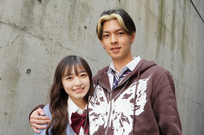 爆モテ女子・こはる（黒江心温）、初彼氏のさんざ（久保田燦）とラブラブ「楽しかった時にはいつも彼が横にいました」共通の趣味はバイクと格闘技『今日好き』サムイ島編カップルインタビュー 1枚目