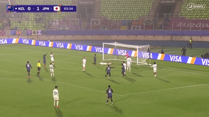 「ぶち込んだ！」U-20日本代表MFが“股抜き強烈ショット”に敵ガックリ「撃ったからこそ生まれた」平賀大空がオウンゴール誘発の強烈弾 5枚目