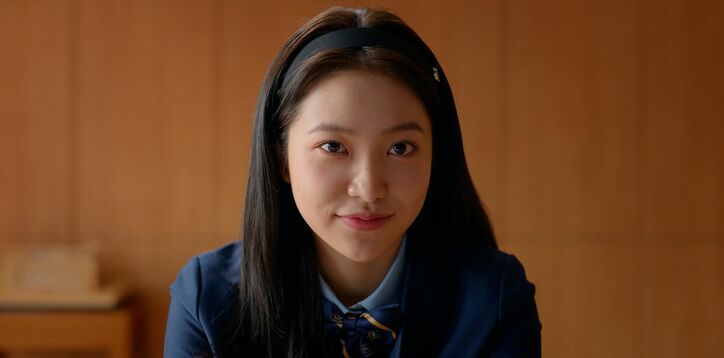 誰もが羨む貴族学校、しかしそこは壮絶な階級社会だった…「貧乏に生まれたのが悪いのよ」転落事件の真相から見える学園内の格差、韓国発の手に汗握る心理戦ドラマ