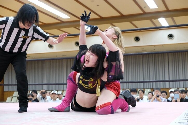 沙希様が山下実優と息の詰まる睨み合い！　「沙希様＆操」がタッグ王座防衛も“因縁”勃発