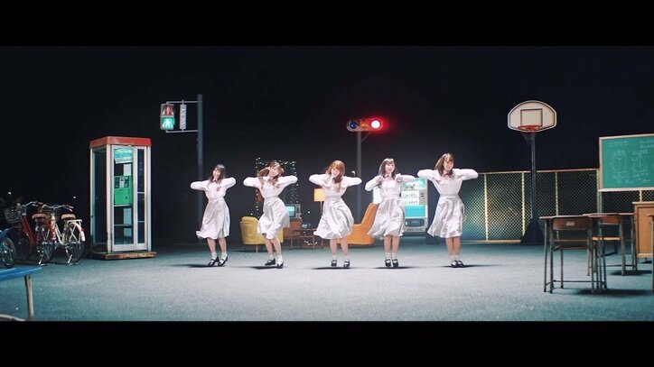 日向坂46ニューシングル収録のユニット曲「ママのドレス」MVが解禁