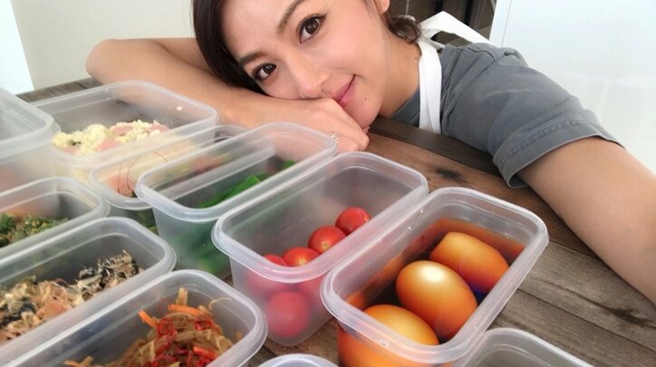 GENKING、料理の腕前に絶賛の声「完璧な主婦」「料理上手なお姉さん」