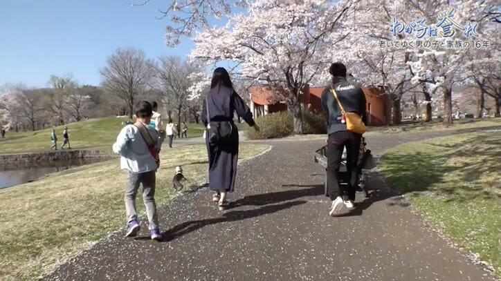 【写真・画像】5倍の速さで老化が進む「コケイン症候群」を抱える男の子 余命１年…家族の決断は 「わが子は誉れ」懸命に生きた16年の記録　9枚目