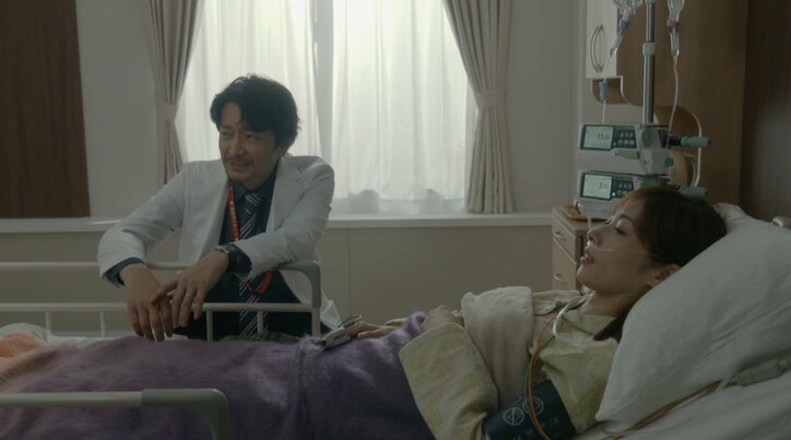 【写真・画像】クセ強めな“イケオジ”外科医・津田健次郎（郡司）に「ツダケン先生カッコ良すぎ」「イケボ過ぎ」　3枚目