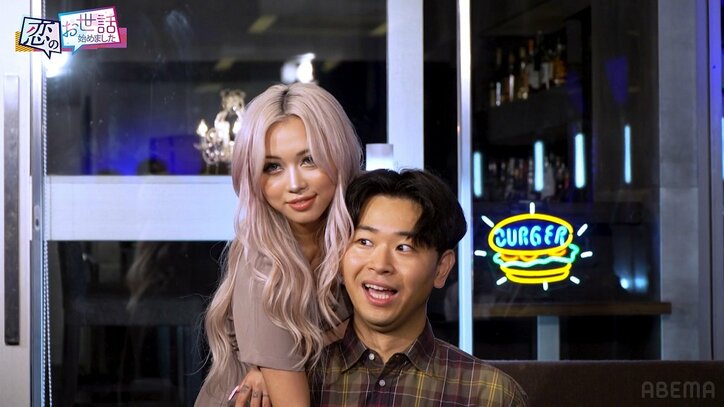 22歳ギャルモデル、美脚あらわなミニワンピで合コン登場！ 女豹のような妖艶ポーズに「やっば！」の声 