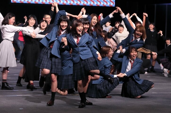 大原櫻子の制服姿に違和感無し！ピコ太郎「14歳にしか見えない」