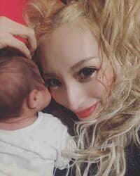 「癒やされますね」「可愛いです」加藤紗里、愛娘との2ショットに称賛の声