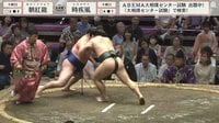 【映像】行司を襲ったハプニングの連鎖