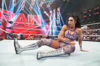 【画像】羽が生えたような“美背筋”と美尻（複数カット）