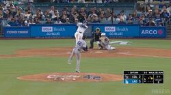 痛っ！大谷翔平に想定外のハプニング？爆速スイングの衝撃で“苦悶の表情”「おこたに」「顔w」