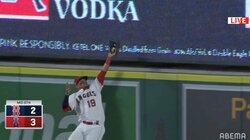 大谷翔平のピンチを救った！ “超絶美技”のホームランキャッチに場内騒然