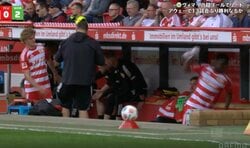 「キレすぎだろ」途中交代に激怒→ベンチで大暴れ！「悪いの自分だろw」「めっちゃ怒ってるやん」ウニオン・ベルリンFWの行動にファン騒然