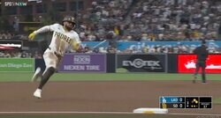 もうワケわからん！とんでもないスピード… 天才タティスJr.の“足”でまさかの展開「速すぎる」ド軍ドン引き… 神ランニングからの“爆速生還”