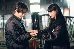 神尾楓珠の手にハンドクリームを塗るスキンシップ！真のモテ女子・Hinaのナチュラルなアプローチにスタジオも驚き