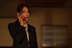 美人議員秘書（中村ゆりか）が「記憶にありません」で言霊発動！堀田真由、森田望智…怪しい動きを見せる住民も…『言霊荘』第２話