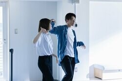 佐野玲於「ダンスやったことないもん」ツッコミどころ満載のシーンにファン「嘘つき！笑」「普通にじわる」『会社は学校じゃねぇんだよ 新世代逆襲編』