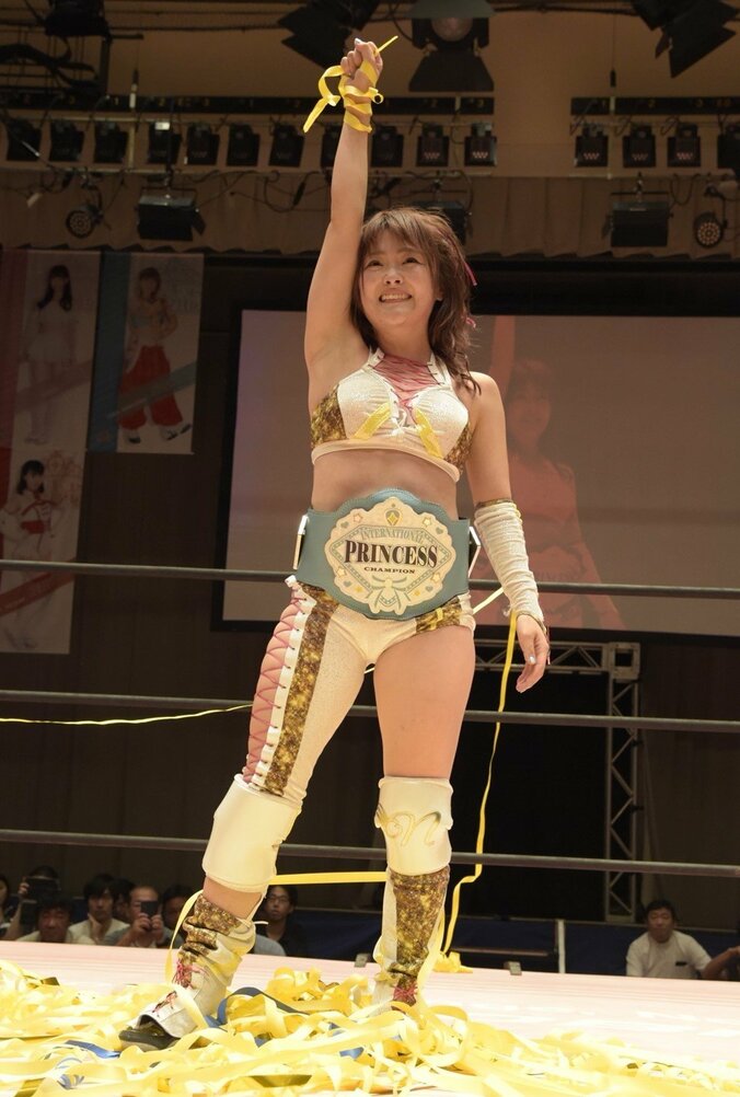 「世界一可愛いのは？」伊藤麻希、場外戦のマイクで大暴れ！　東京女子プロレス、世界を見据え2週連続の王座戦 3枚目