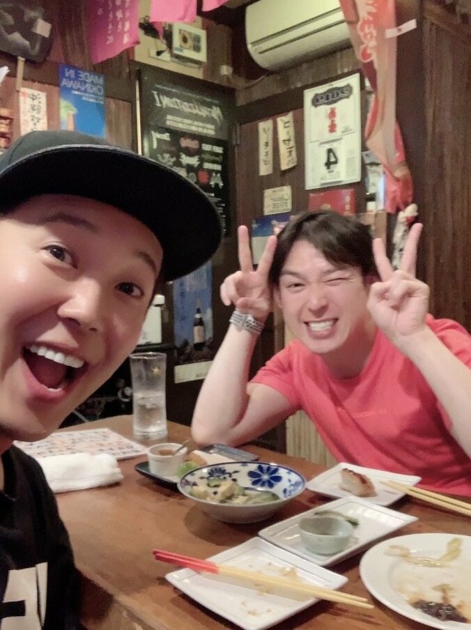 金子貴俊『ウォーターボーイズ』で共演した親友とリフレッシュ「女子トークのように喋りまくる2人」 1枚目